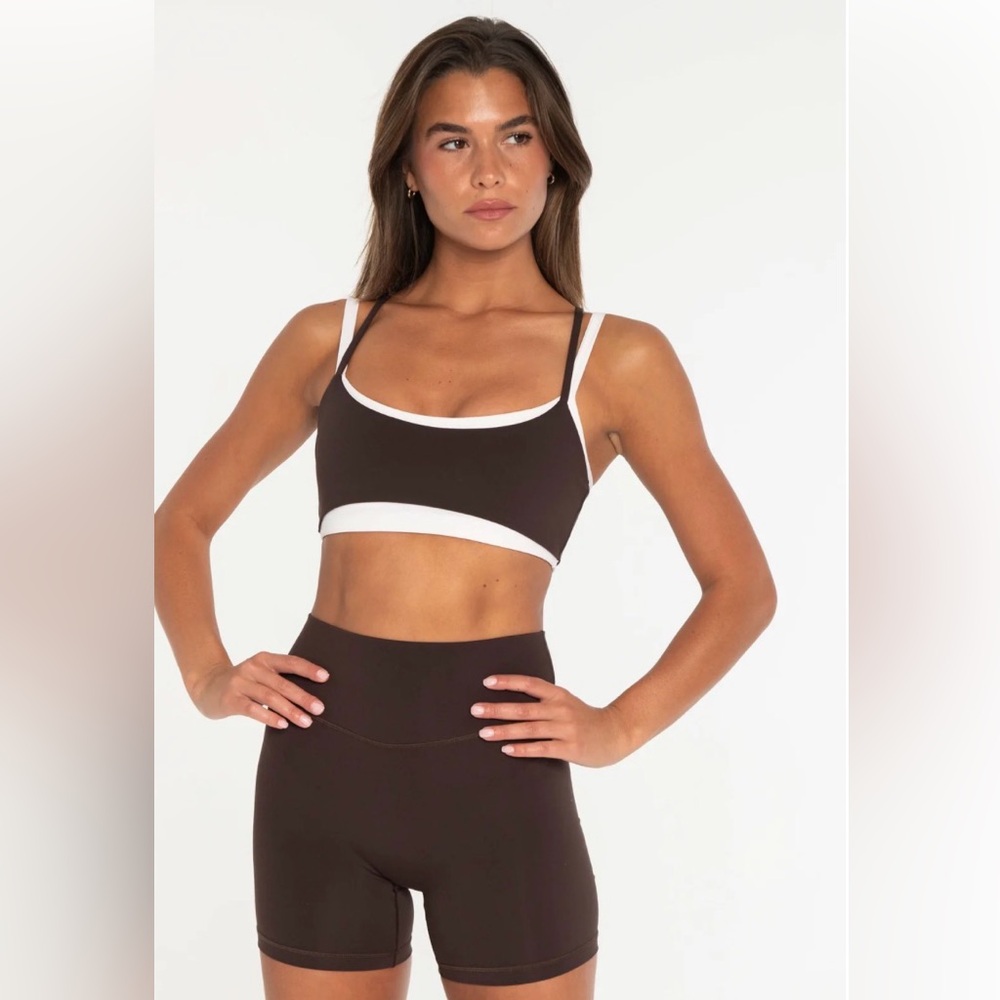 Contrast-Trim Brown Sports Bra with White Accents